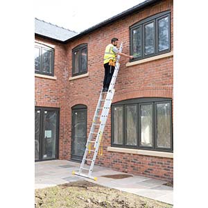 12 - 32 ft Extension (Triple) Ladder