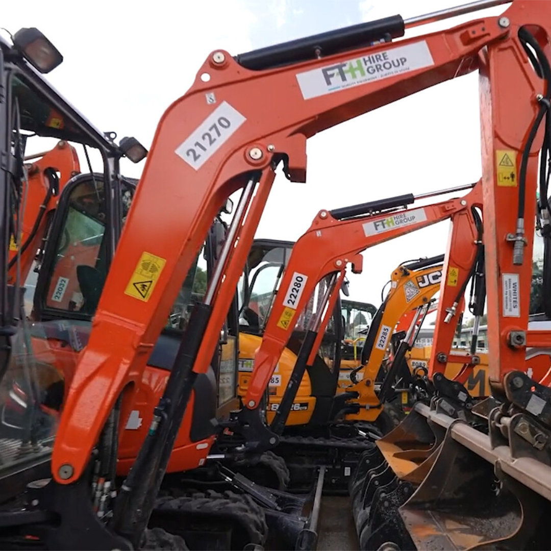 8 Things to Consider When Hiring a Mini Digger
